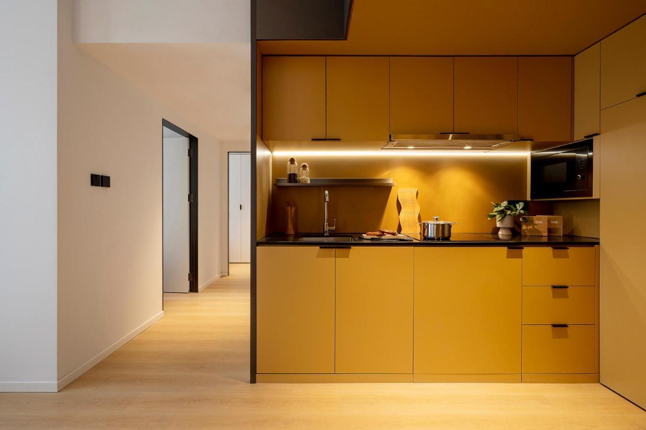 Base-Beijing Wangfujing Serviced Apartment- In Hutong &Bike Rental &Close To Forbidden City, Tian'Anmen Square &Subway Nearby &Free Coffee &Washing Machine,Kitchen &Restaurant Discount &English Speaking &High Speed Free Wifi Exterior foto A kitchen in a private house
