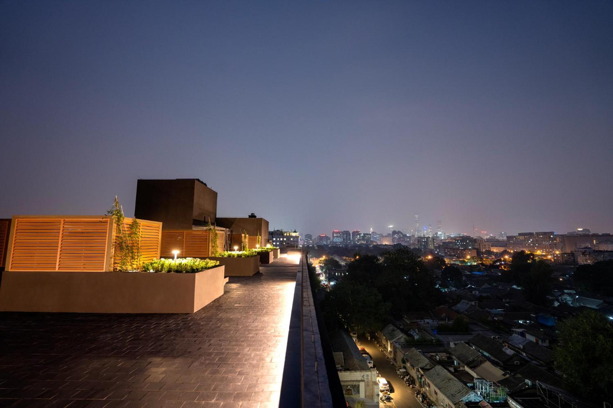 Base-Beijing Wangfujing Serviced Apartment- In Hutong &Bike Rental &Close To Forbidden City, Tian'Anmen Square &Subway Nearby &Free Coffee &Washing Machine,Kitchen &Restaurant Discount &English Speaking &High Speed Free Wifi Exterior foto View from the rooftop