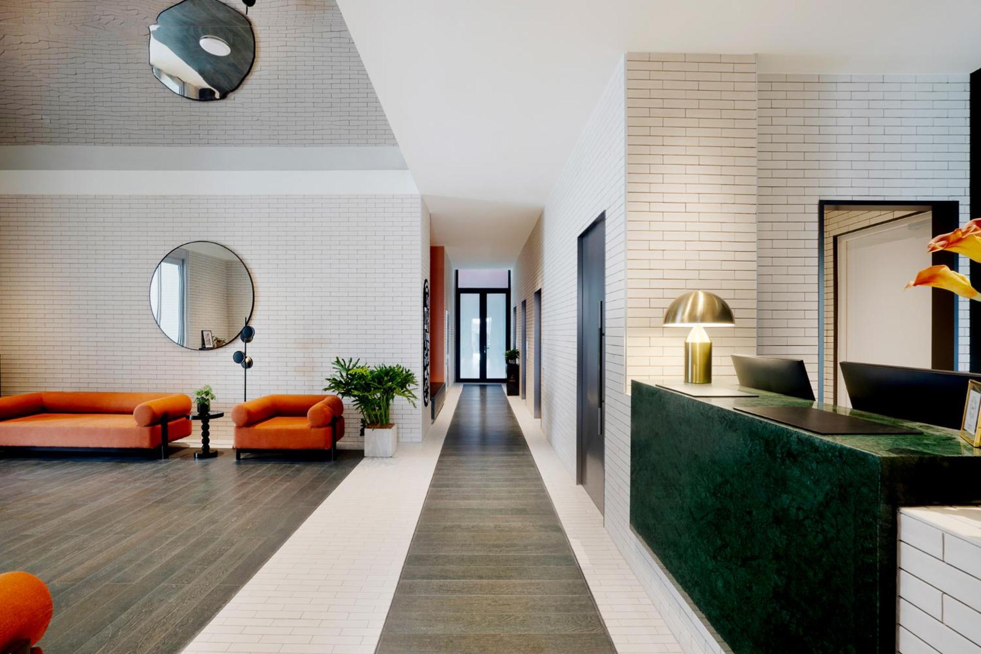 Base-Beijing Wangfujing Serviced Apartment- In Hutong &Bike Rental &Close To Forbidden City, Tian'Anmen Square &Subway Nearby &Free Coffee &Washing Machine,Kitchen &Restaurant Discount &English Speaking &High Speed Free Wifi Exterior foto The lobby of 100 East 53rd Street