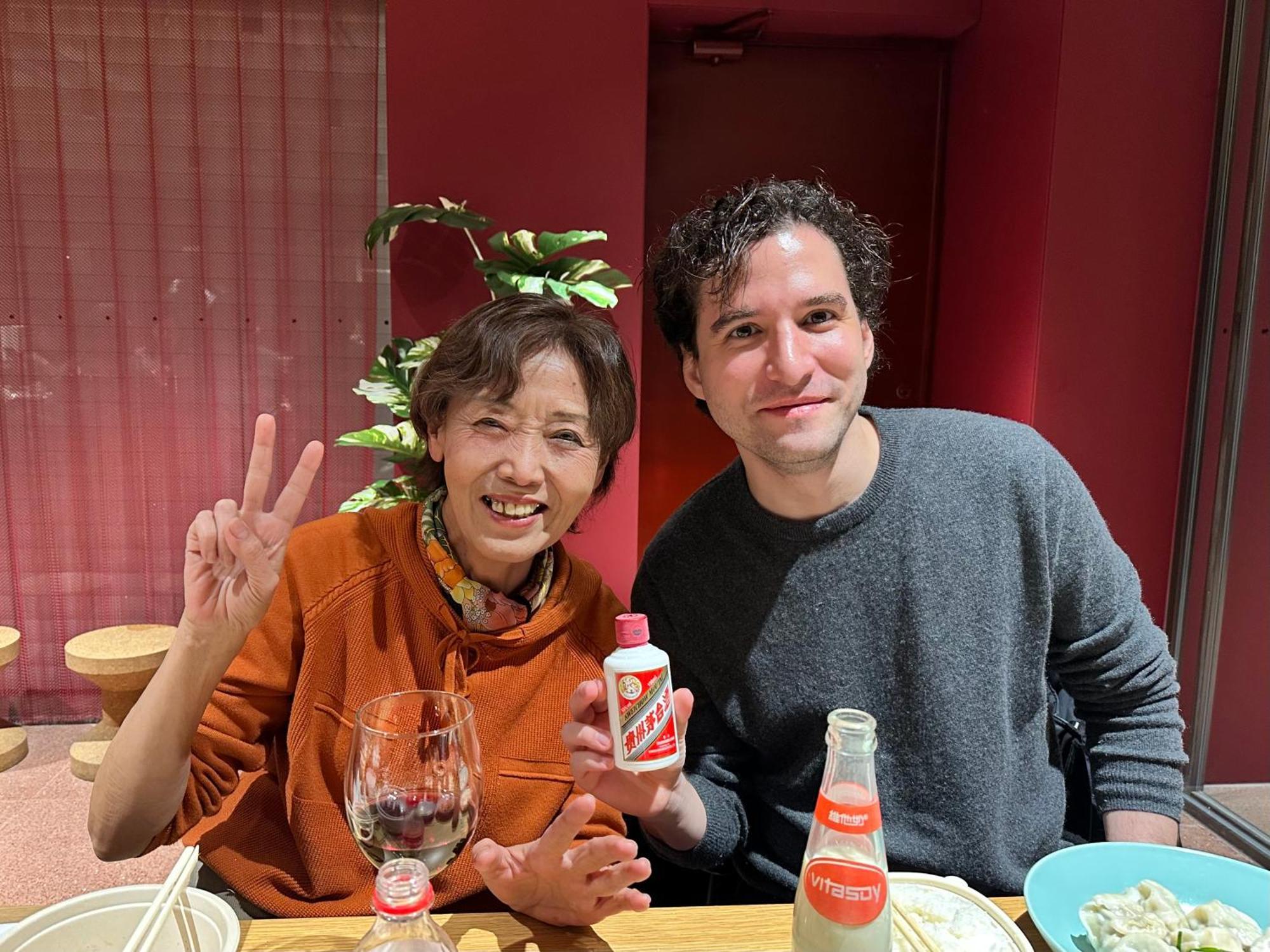 Base-Beijing Wangfujing Serviced Apartment- In Hutong &Bike Rental &Close To Forbidden City, Tian'Anmen Square &Subway Nearby &Free Coffee &Washing Machine,Kitchen &Restaurant Discount &English Speaking &High Speed Free Wifi Exterior foto Yoko Kanno and Rob Kaz